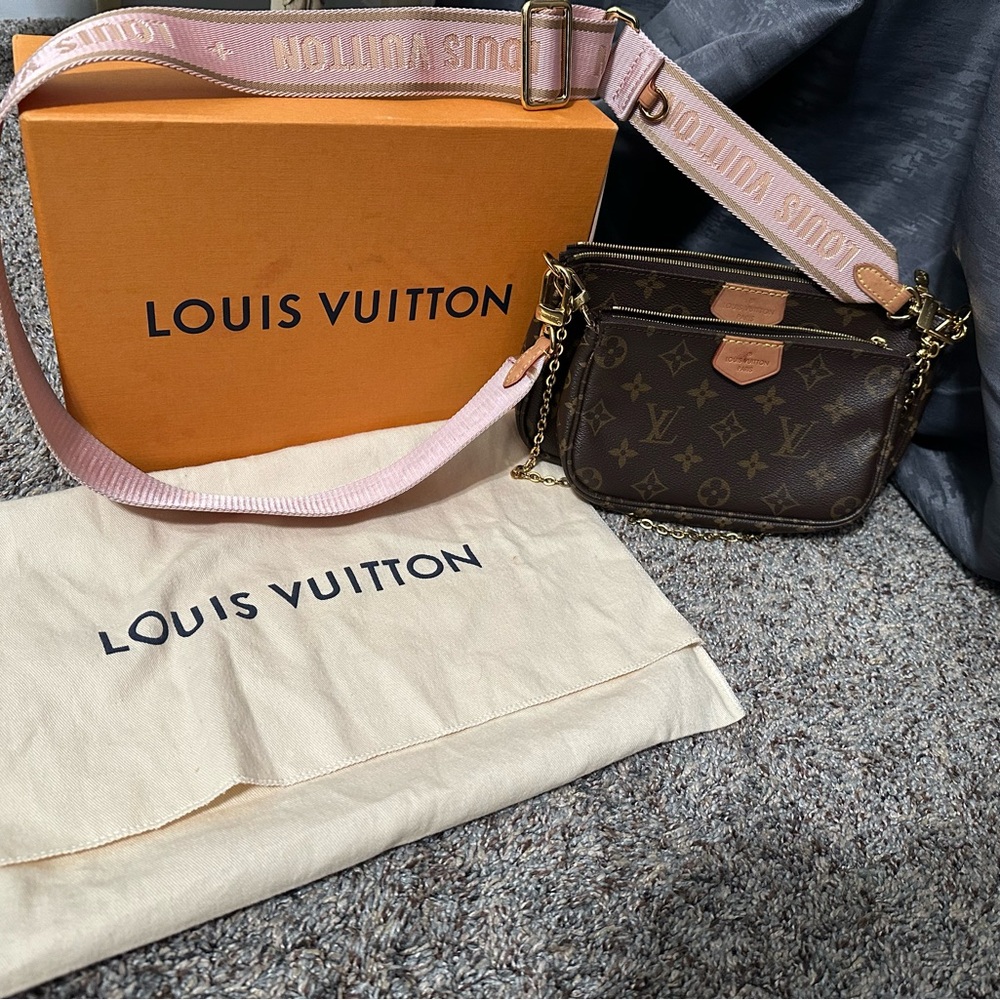Louis Vuitton multi pochette. Monogram with pink strap